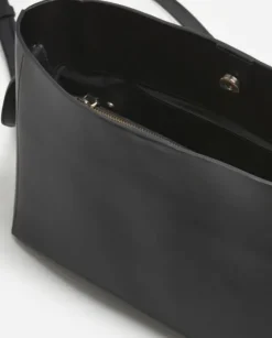 Clearance - Hedda midi handbag, black Laukut
