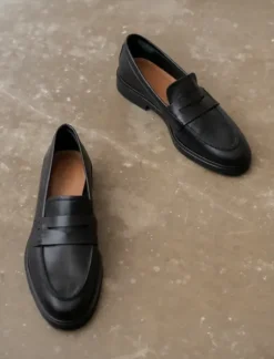 Online - Sara nahkaloaferit, musta Tennarit Ja Loaferit