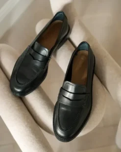 Online - Sara nahkaloaferit, musta Tennarit Ja Loaferit