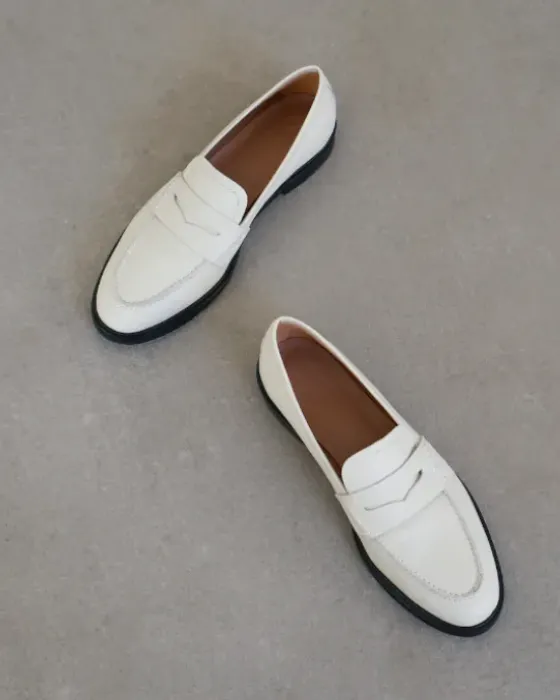 Discount - Sara nahkaloaferit, creme Tennarit Ja Loaferit