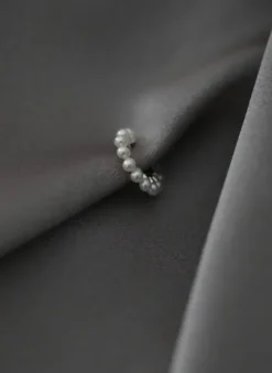 Gauhar - EAR CUFF pearl korvakoru Gauhar Helsinki