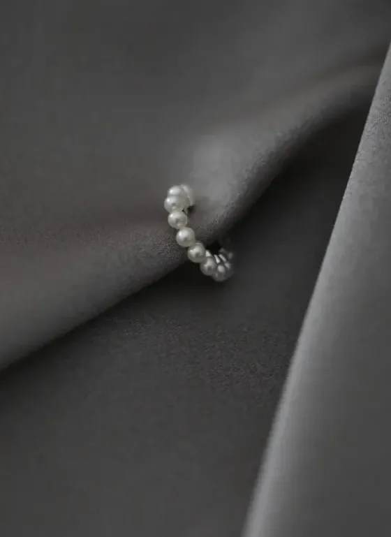 Gauhar - EAR CUFF pearl korvakoru Gauhar Helsinki