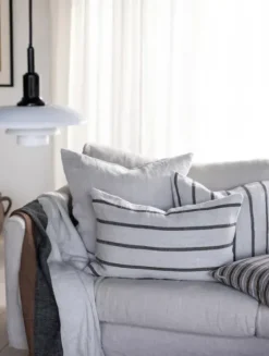 Outlet Melvin tyynynpäällinen 50x50, taupe stripe Sisustustyynyt|Sisustustyynyt