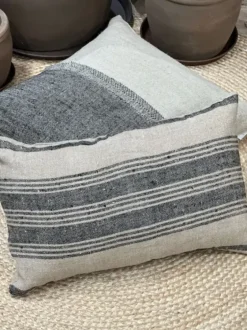 - Levi tyynynpäällinen black/natural 60x60 Sisustustyynyt|Sisustustyynyt