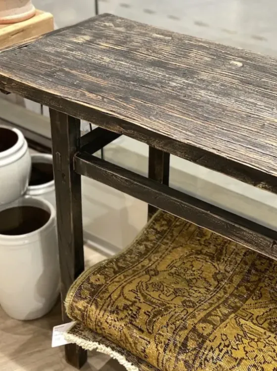 Outlet - pitkä sivupöytä hyllyllä #722, black Vanhat Puuhuonekalut